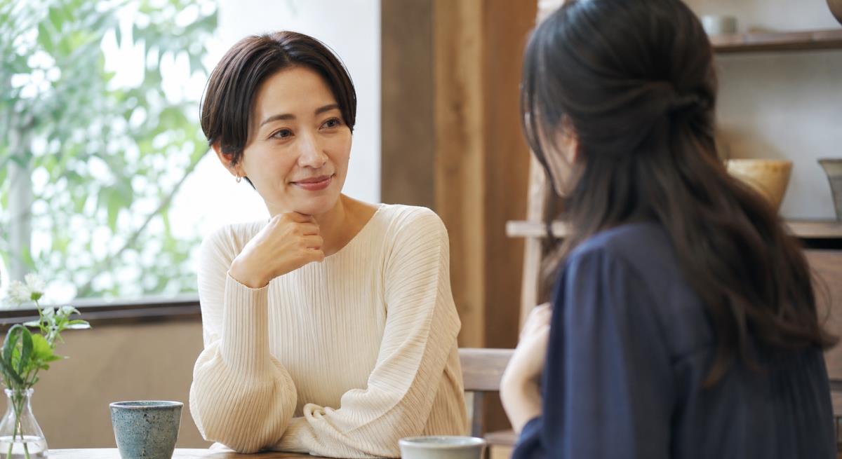 LINEの会話を終わらせたくないように見えるについて静かに考える30代の日本人女性
