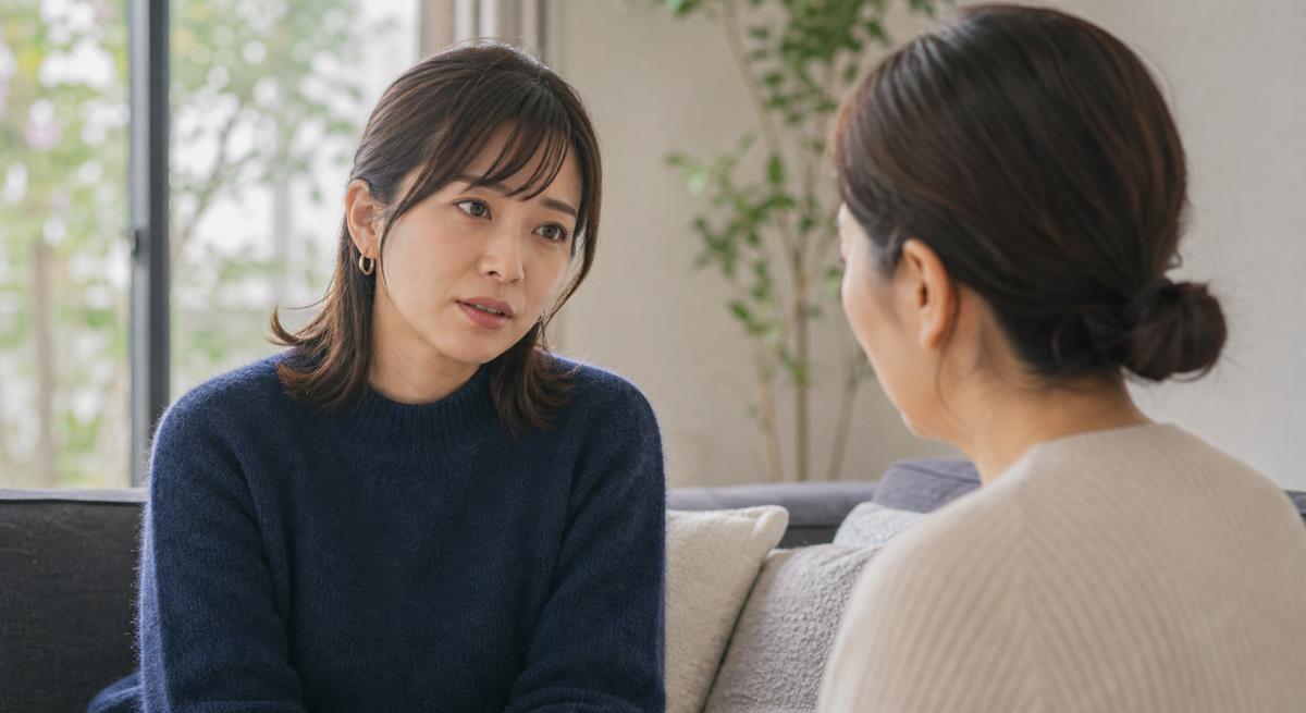 離婚時期を聞くと怒るについて静かに考える30代の日本人女性