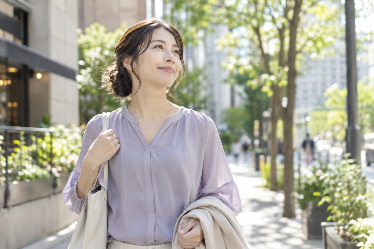 自分の休日を過ごす女性