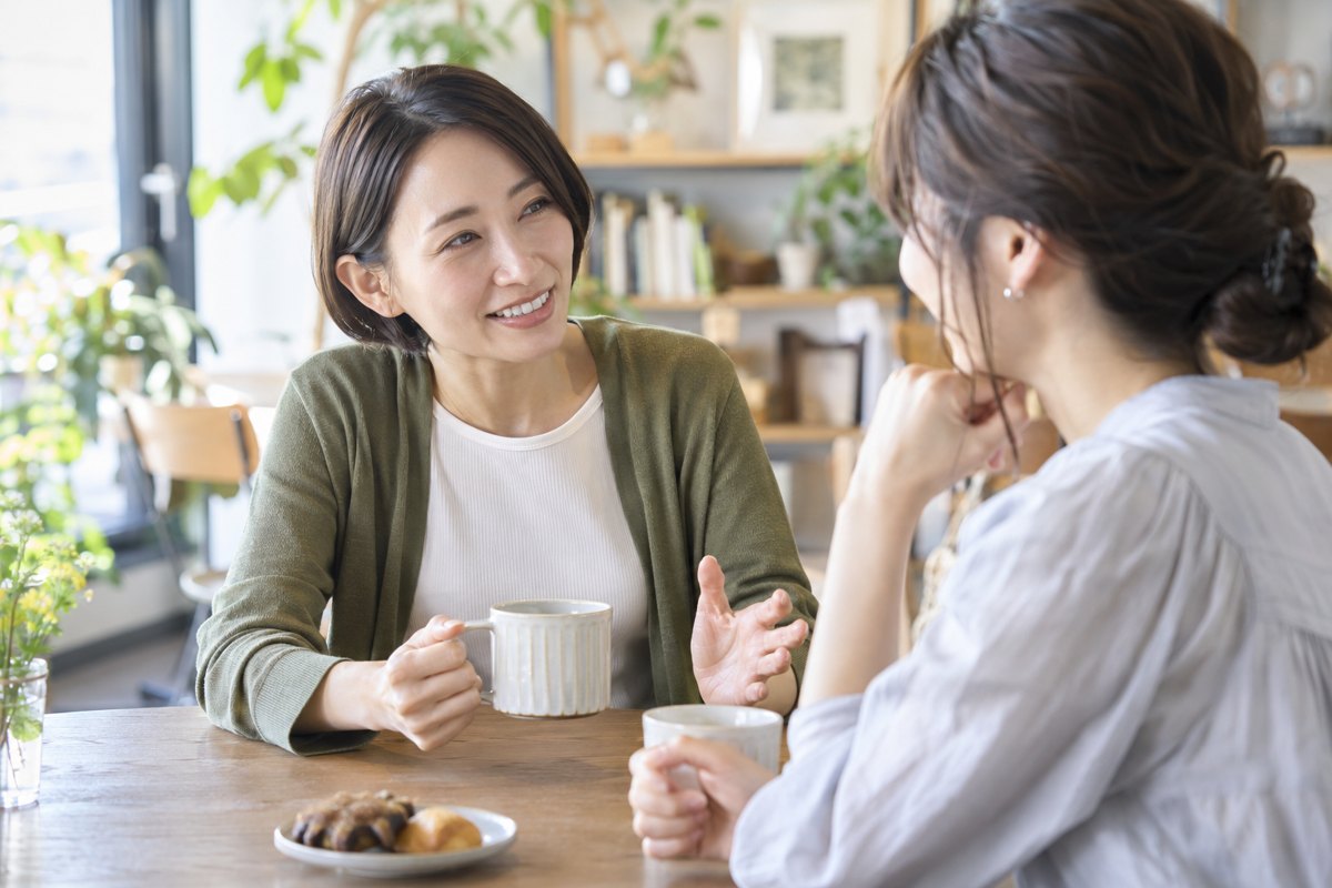 相談相手と関わりを振り返る女性